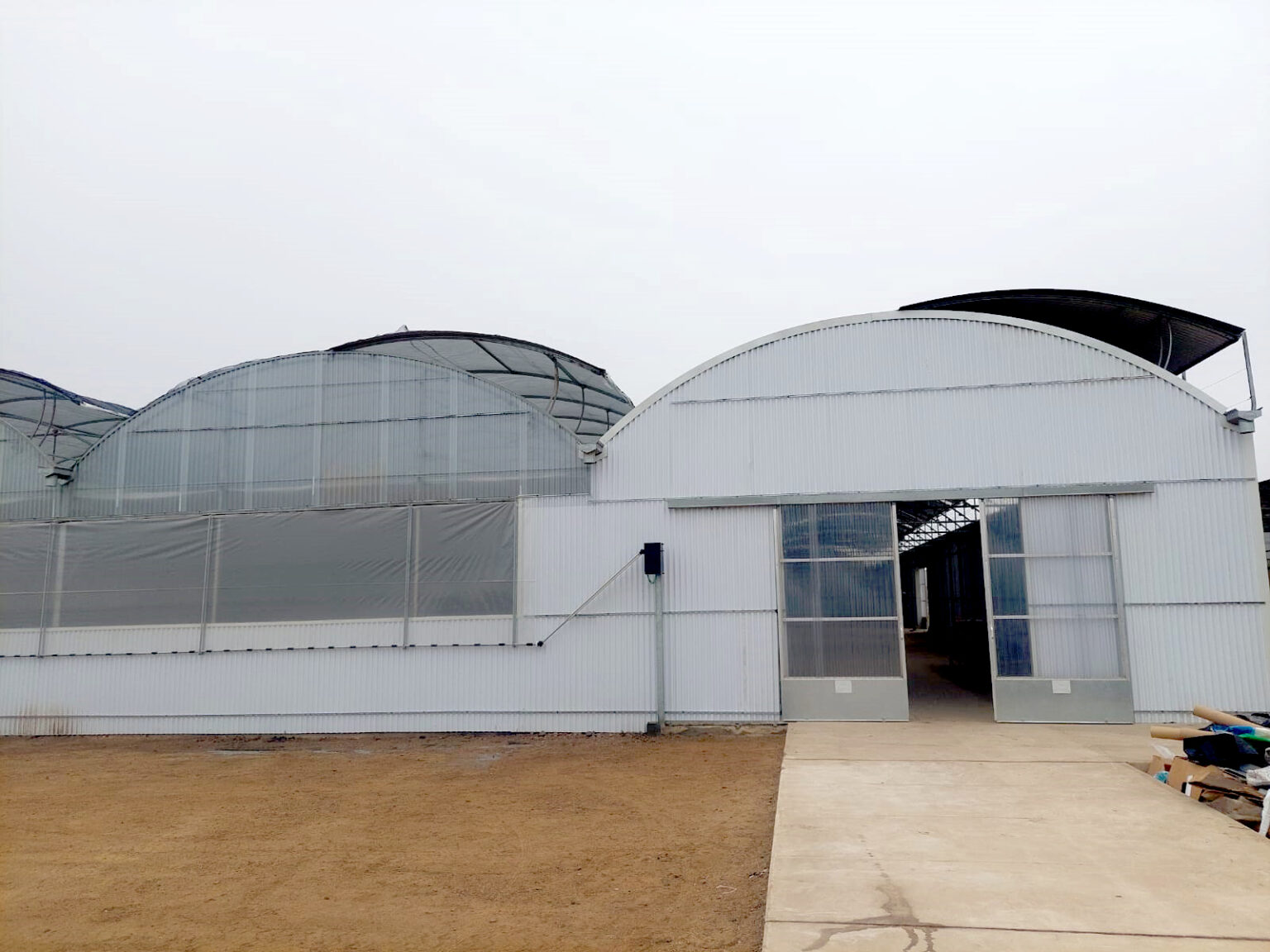 Foto Finalizados los nuevos invernaderos de ININSA en Perú